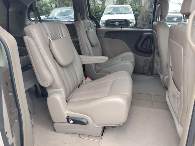 2014 Chrysler Town & Country Touring-L