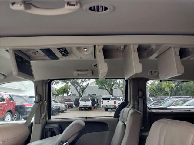 2014 Chrysler Town & Country Touring-L