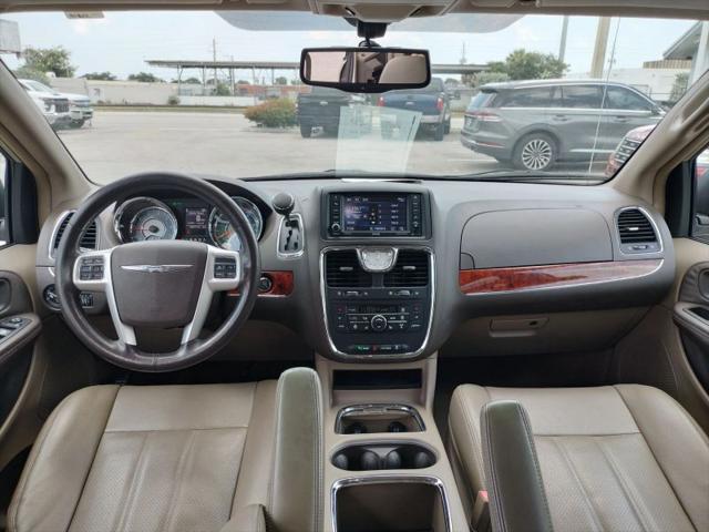 2014 Chrysler Town & Country Touring-L
