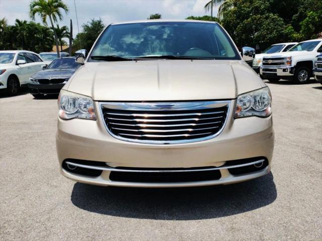 2014 Chrysler Town & Country Touring-L