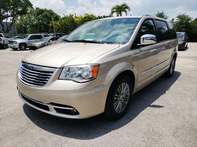 2014 Chrysler Town & Country Touring-L