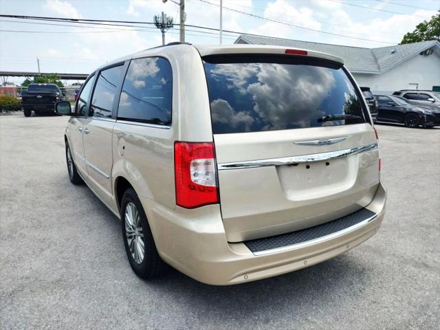 2014 Chrysler Town & Country Touring-L