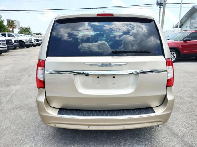 2014 Chrysler Town & Country Touring-L