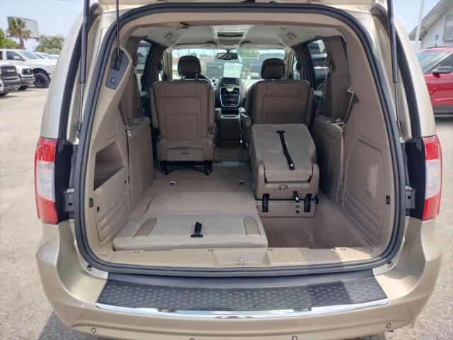 2014 Chrysler Town & Country Touring-L