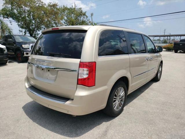 2014 Chrysler Town & Country Touring-L