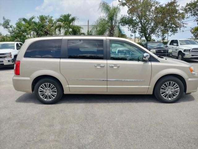 2014 Chrysler Town & Country Touring-L