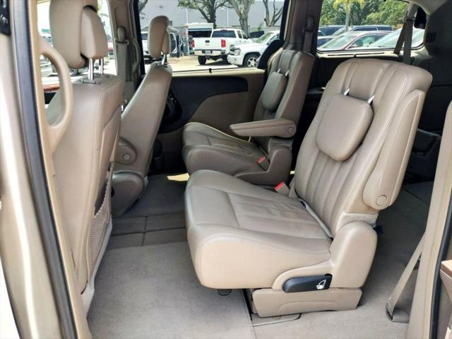 2014 Chrysler Town & Country Touring-L