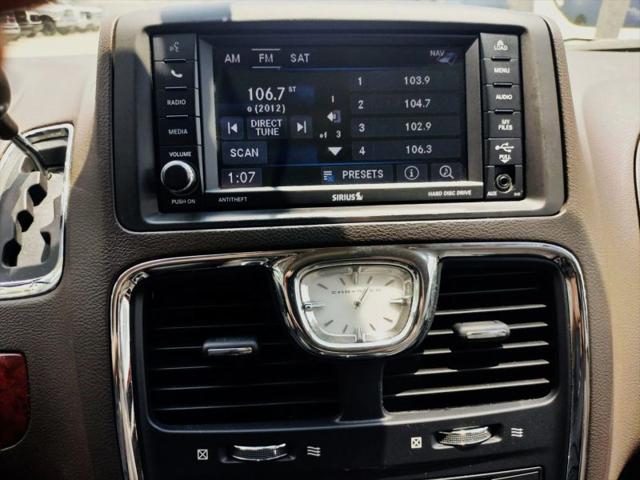 2014 Chrysler Town & Country Touring-L