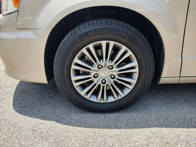 2014 Chrysler Town & Country Touring-L
