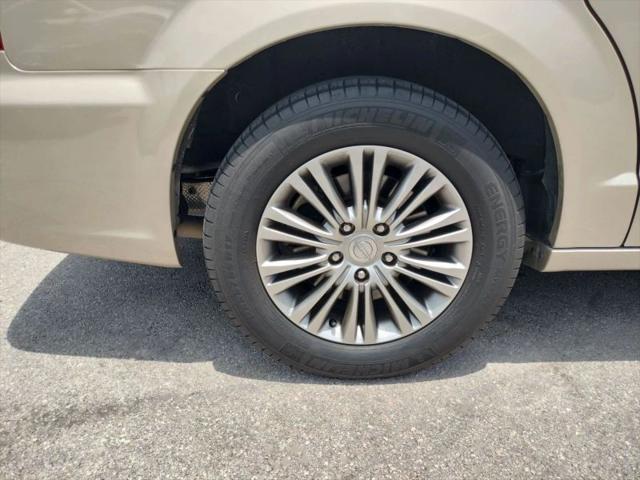 2014 Chrysler Town & Country Touring-L