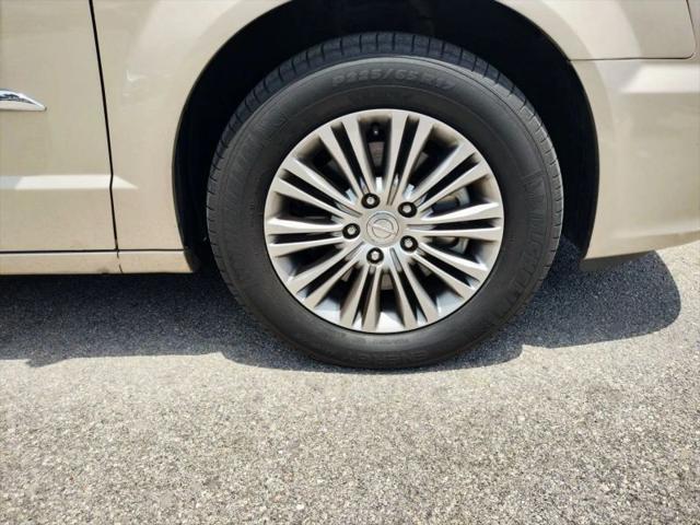 2014 Chrysler Town & Country Touring-L