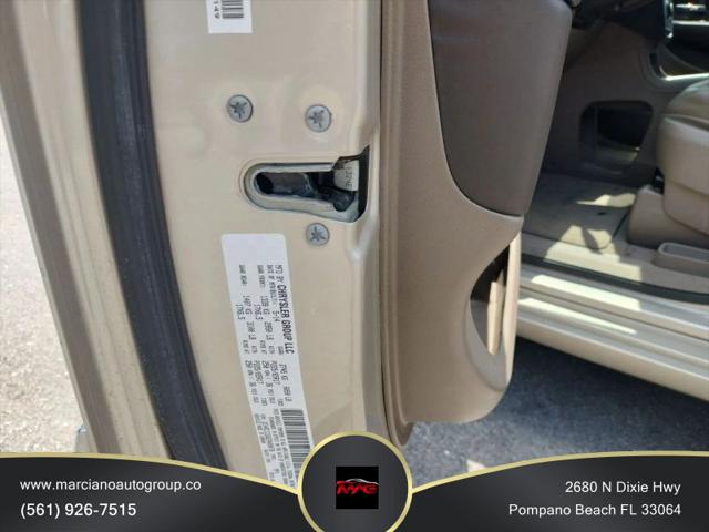 2014 Chrysler Town & Country Touring-L
