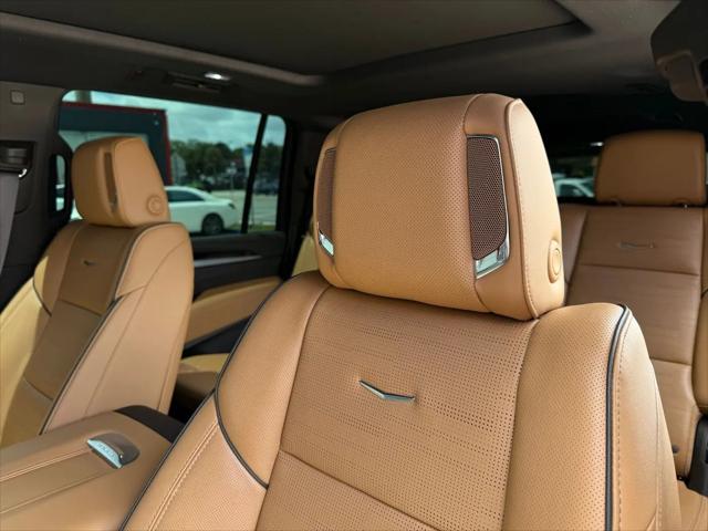 2025 Cadillac Escalade ESV Premium Luxury