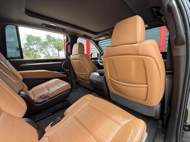 2025 Cadillac Escalade ESV Premium Luxury