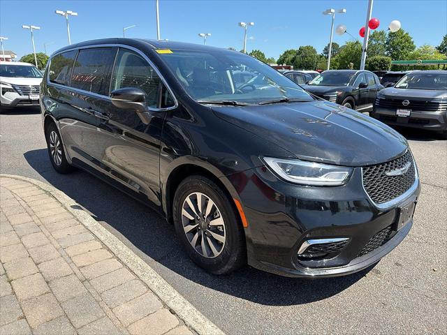 2023 Chrysler Pacifica Hybrid Touring L