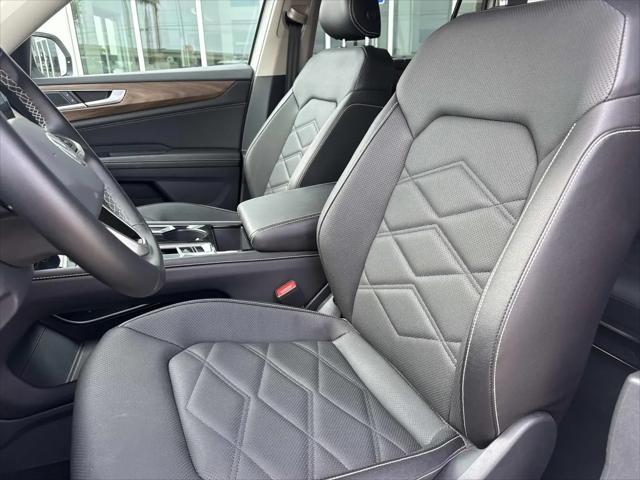 2025 Volkswagen Atlas 2.0T SE w/Technology