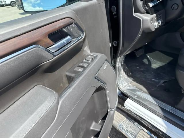 2026 GMC Sierra 1500 Crew Cab, Short Bed, SLT, 4WD