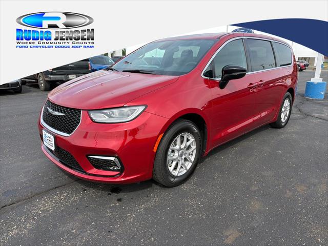 2025 Chrysler Pacifica Select for sale in New Lisbon, WI