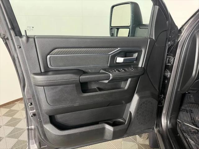 2026 Ram 3500 Big Horn Crew Cab 4x4 6'4" Box