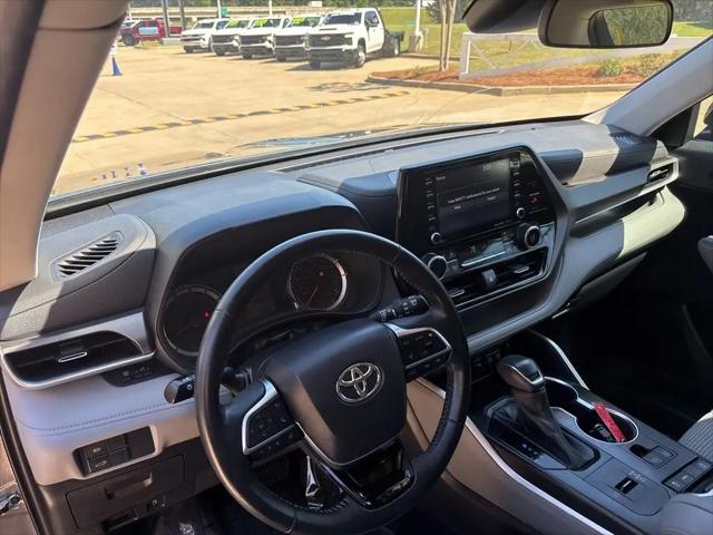 2021 Toyota Highlander LE