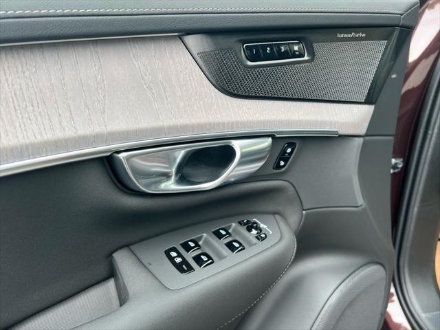 2026 Volvo XC90 Plug-In Hybrid Ultra Dark Theme, T8 AWD, Electric/Gasoline, 6 Seats