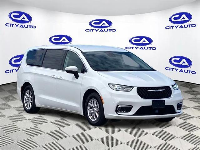 2023 Chrysler Pacifica Touring L for sale in Chattanooga, TN