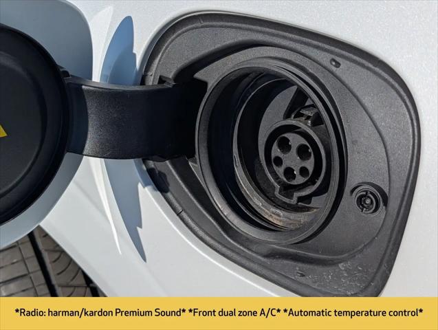 2024 Volvo XC60 Recharge T8 Ultimate Dark Theme