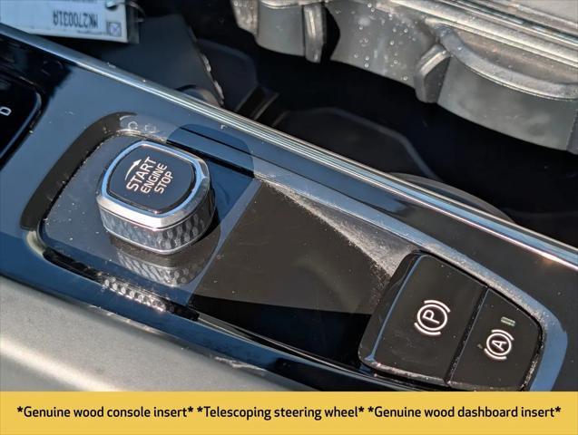 2024 Volvo XC60 Recharge T8 Ultimate Dark Theme