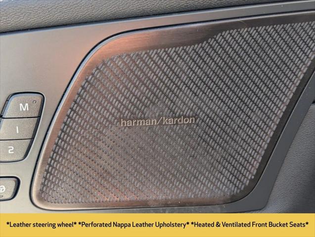 2024 Volvo XC60 Recharge T8 Ultimate Dark Theme
