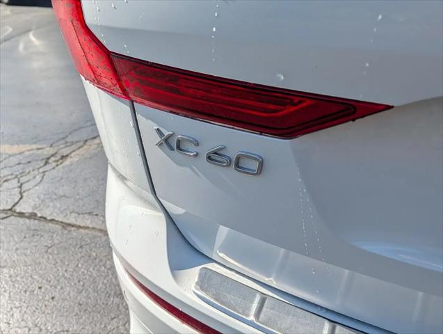 2024 Volvo XC60 Recharge T8 Ultimate Dark Theme