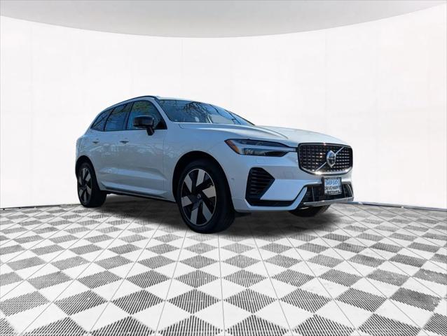 2024 Volvo XC60 Recharge T8 Ultimate Dark Theme