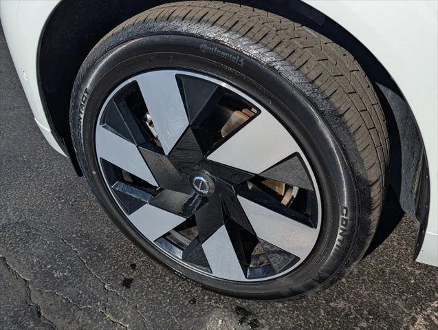 2024 Volvo XC60 Recharge T8 Ultimate Dark Theme