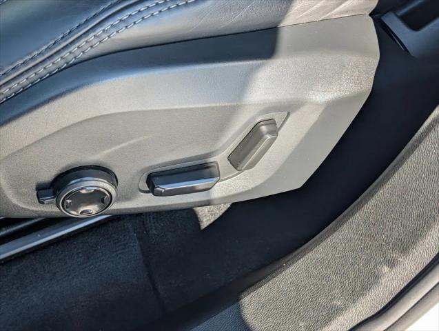 2024 Volvo XC60 Recharge T8 Ultimate Dark Theme