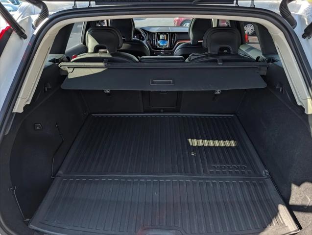 2024 Volvo XC60 Recharge T8 Ultimate Dark Theme