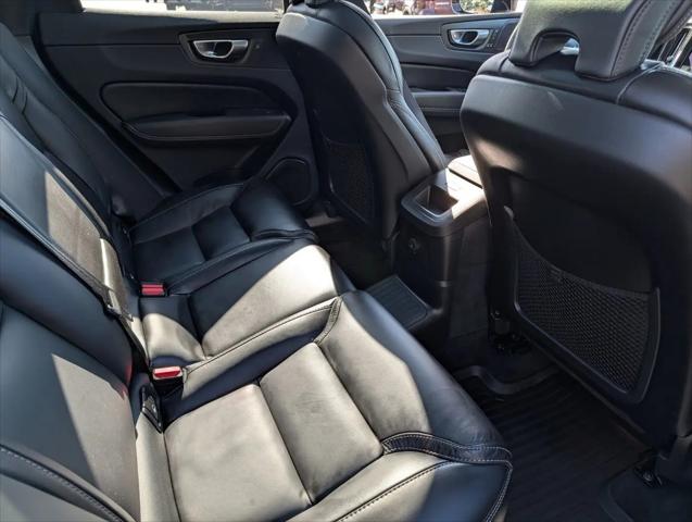 2024 Volvo XC60 Recharge T8 Ultimate Dark Theme