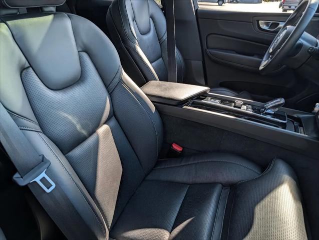 2024 Volvo XC60 Recharge T8 Ultimate Dark Theme