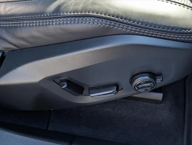 2024 Volvo XC60 Recharge T8 Ultimate Dark Theme