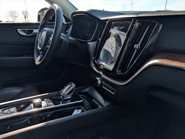 2024 Volvo XC60 Recharge T8 Ultimate Dark Theme