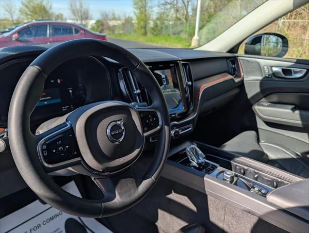 2024 Volvo XC60 Recharge T8 Ultimate Dark Theme