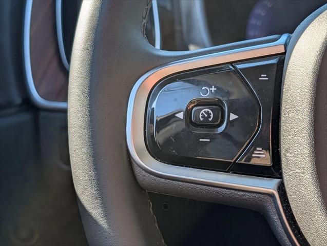 2024 Volvo XC60 Recharge T8 Ultimate Dark Theme