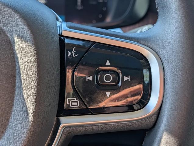 2024 Volvo XC60 Recharge T8 Ultimate Dark Theme