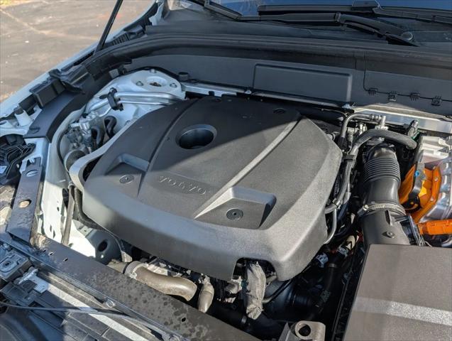 2024 Volvo XC60 Recharge T8 Ultimate Dark Theme