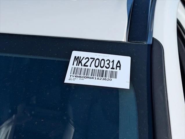 2024 Volvo XC60 Recharge T8 Ultimate Dark Theme
