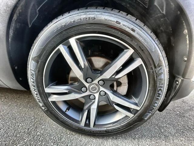 2019 Volvo XC40 T5 R-Design