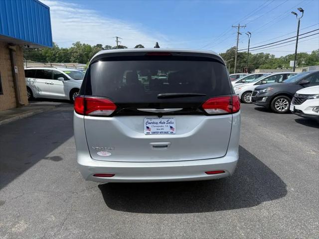 2023 Chrysler Voyager LX