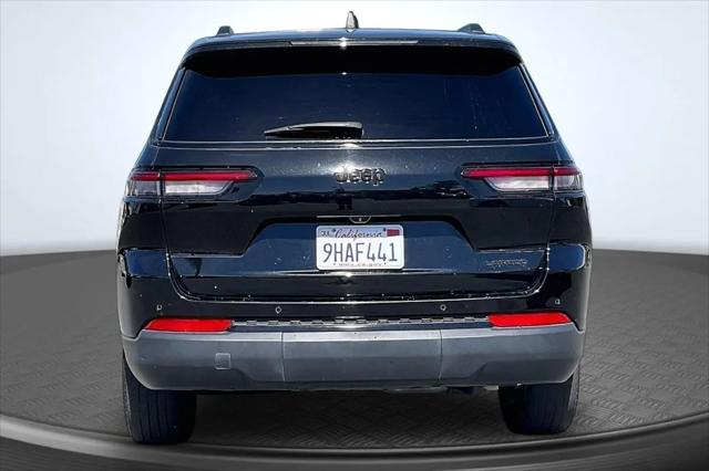 2023 Jeep Grand Cherokee L Laredo 4x2