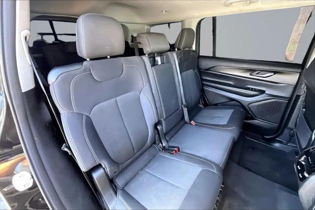 2023 Jeep Grand Cherokee L Laredo 4x2