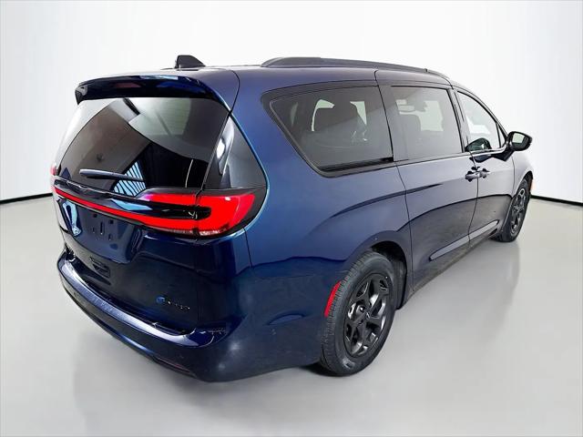 2024 Chrysler Pacifica Hybrid Premium S Appearance Pkg