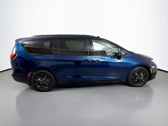 2024 Chrysler Pacifica Hybrid Premium S Appearance Pkg