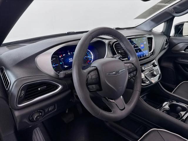 2024 Chrysler Pacifica Hybrid Premium S Appearance Pkg